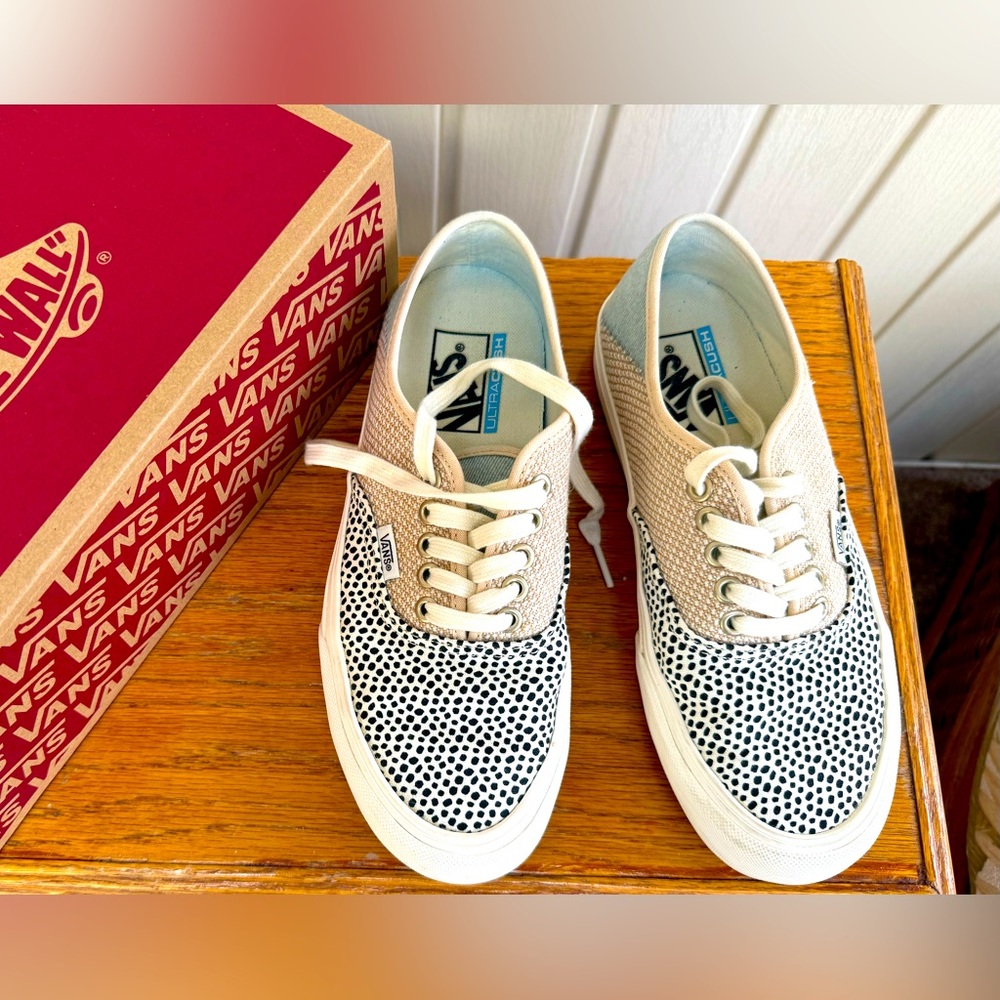 Vans Canvas Low Top Woman’s UltraCush Shoes Sneakers Size 8